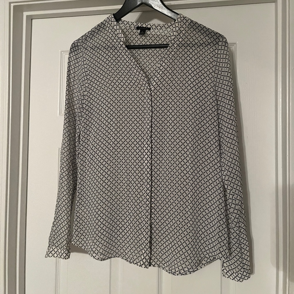 🐠Ann Taylor Women’s Blouse. Size 4 Polyester.Excellent Condition.Long Sleeve